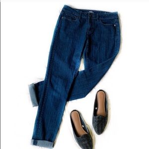 LOFT Curvy Skinny Jeans - size 2, dark wash jeans